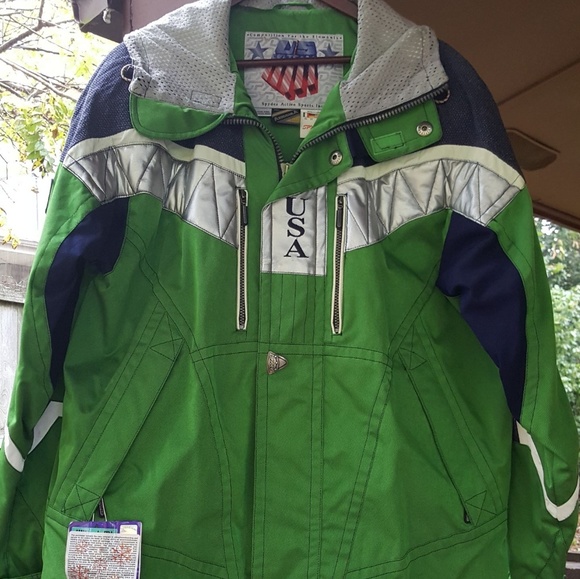 SKIING/SNOWBOARDING outfits. - Picture 6 of 7